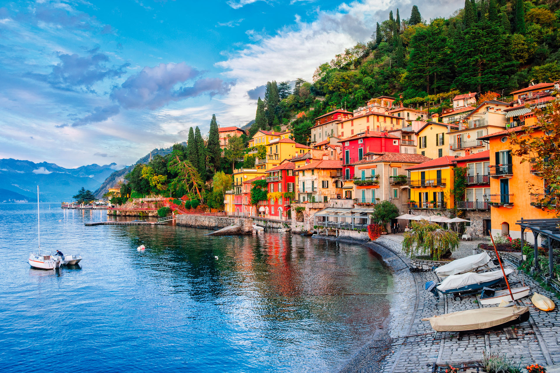 Colourful villas along the shore of Lake Como